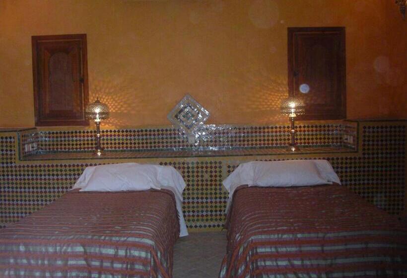 اتاق استاندارد چهار تخته, Kasbah Azalay