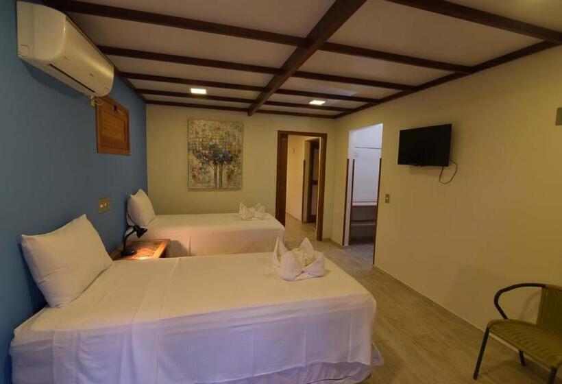 חדר לארבעה סטנדרטי עם מרפסת, Porto Preguiças Resort