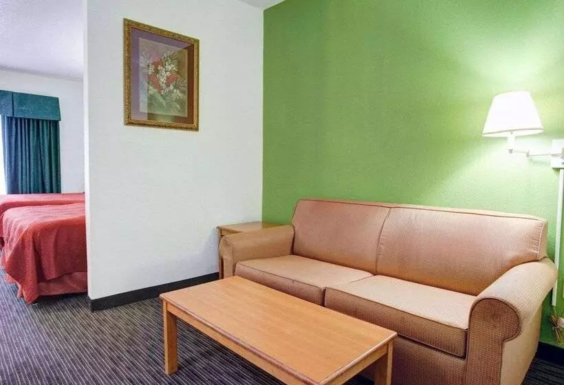 سوییت, Quality Inn & Suites Airport