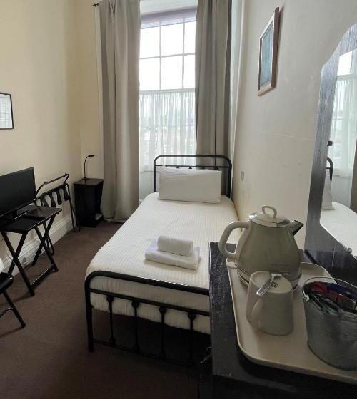 اتاق استاندارد یک نفره, The Kelvin