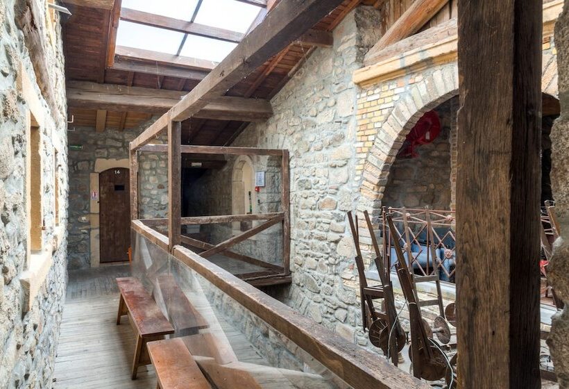 غرفة قياسية, Aux Prisons De Montagny