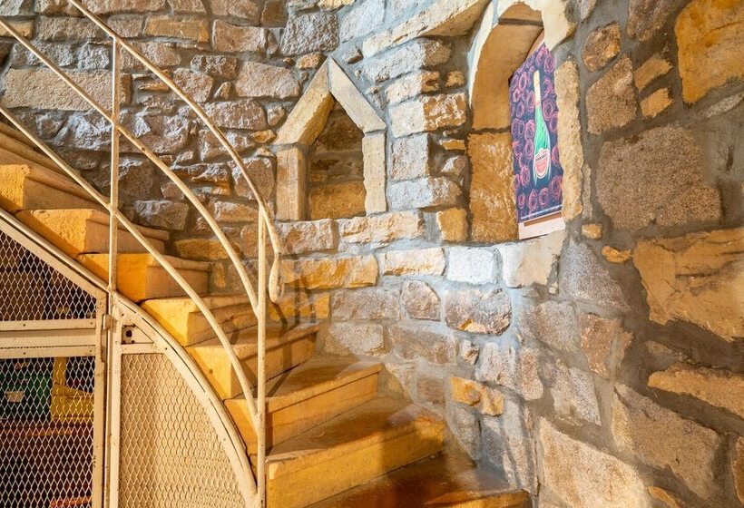 Номер Стандарт, Aux Prisons De Montagny