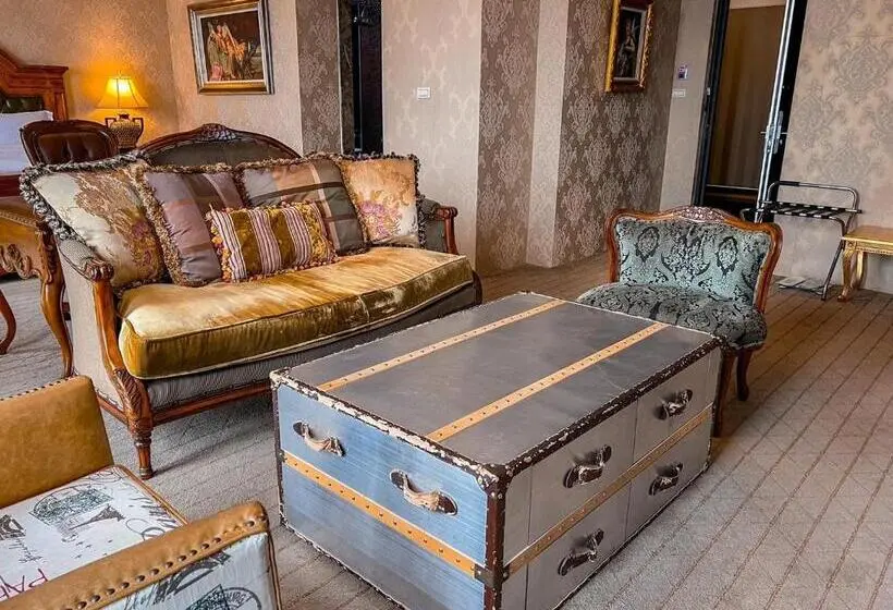 اتاق کلاس بیزنس, No. 6 Baowanglai