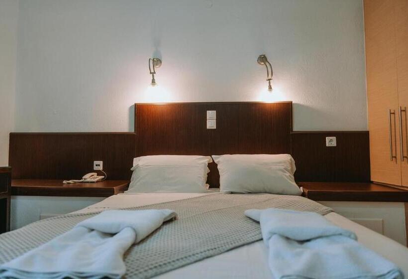 プールの見えるシングルルーム, Karavostasi Beach