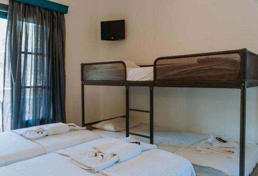 スタンダードルーム, Karavostasi Beach