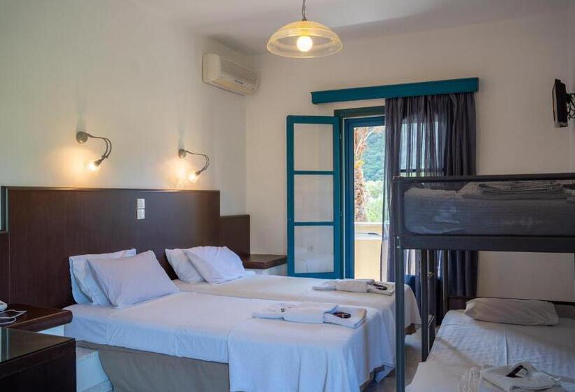 スタンダードルーム, Karavostasi Beach