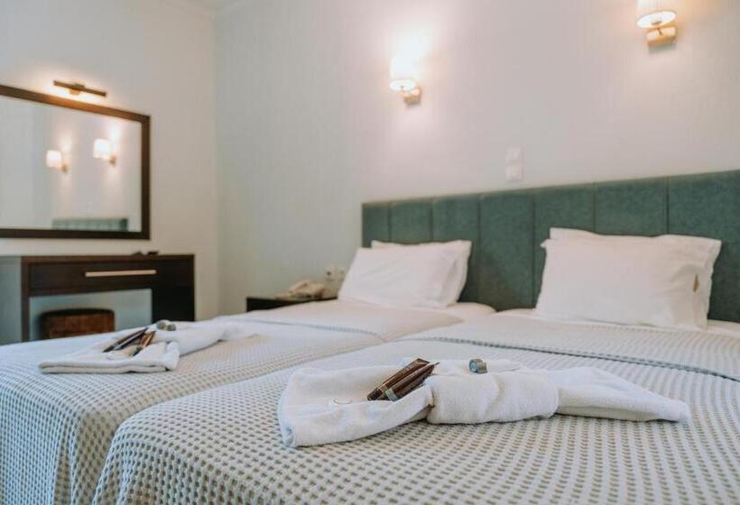 エコノミールーム, Karavostasi Beach