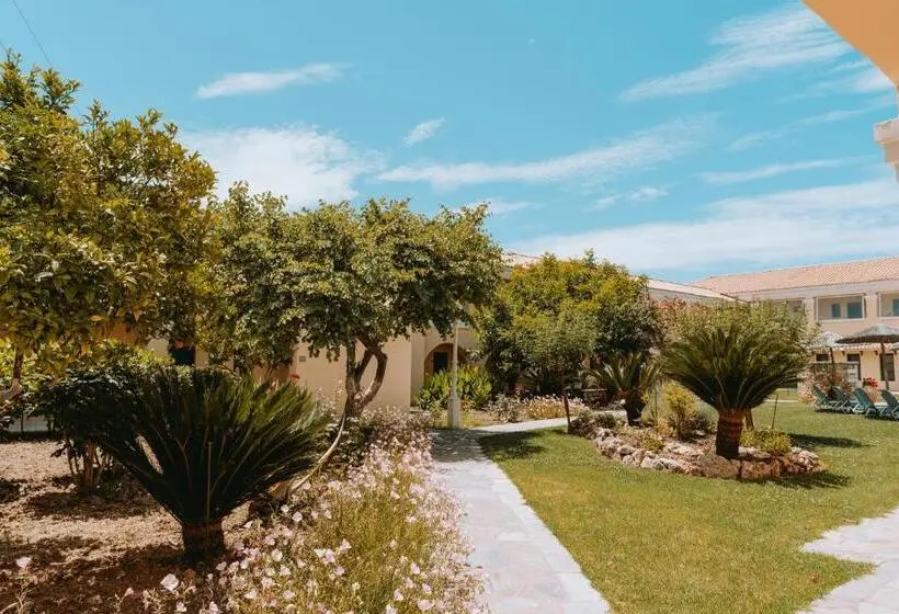 اتاق استاندارد با چشم‌انداز باغ, Karavostasi Beach