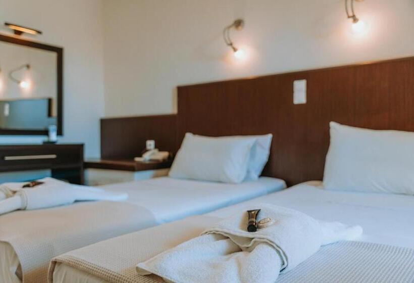 ガーデンビュースタンダードルーム, Karavostasi Beach