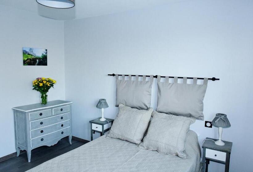 Standard room with outdoor bath, La Ferme Aux Charmes