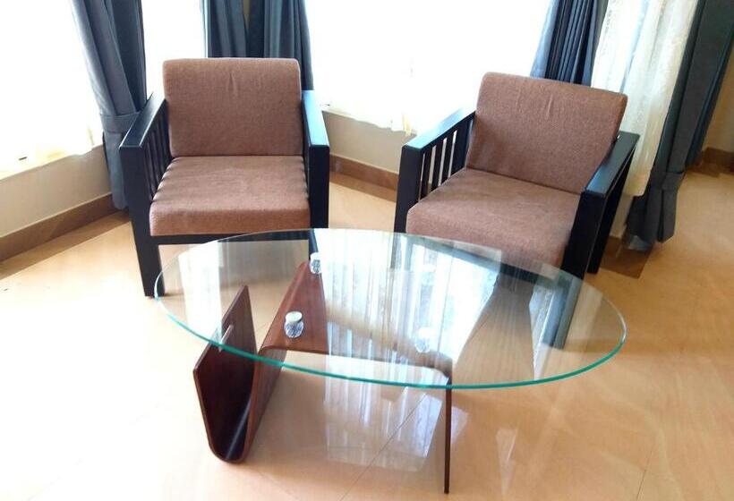 Suite with lake view, Laurel Heights Resort Idukki