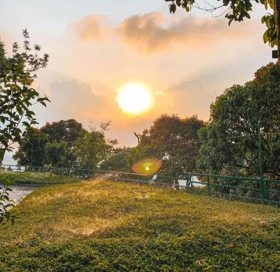 Suite with lake view, Laurel Heights Resort Idukki