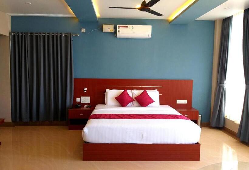 Suite with lake view, Laurel Heights Resort Idukki