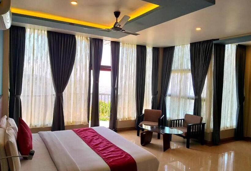 Suite with lake view, Laurel Heights Resort Idukki
