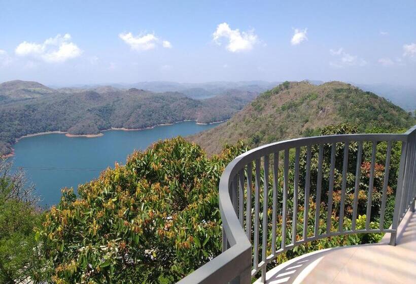 Suite with lake view, Laurel Heights Resort Idukki