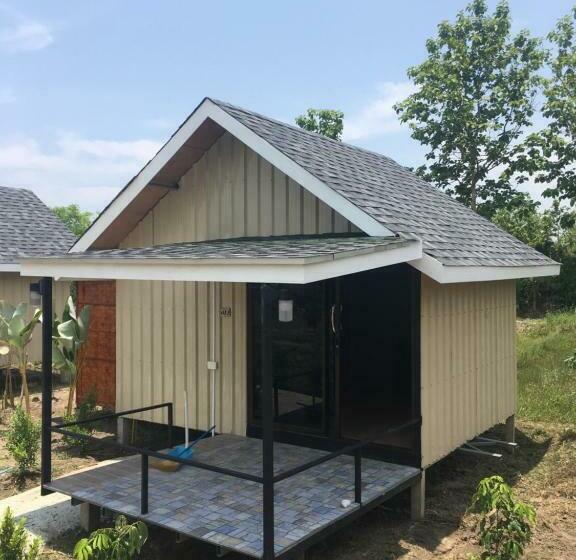 بنجلو قياسى مطلّ علي الحديقة, Nok Chan Mee Na