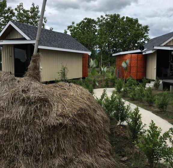 بنجلو قياسى مطلّ علي الحديقة, Nok Chan Mee Na