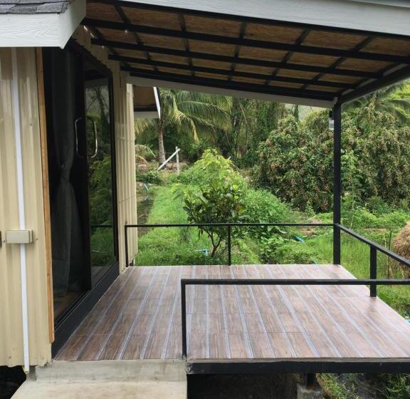 بنجلو قياسى مطلّ علي الحديقة, Nok Chan Mee Na