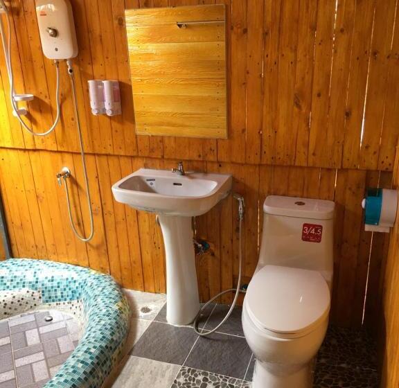 بنجلو قياسى مطلّ علي الحديقة, Nok Chan Mee Na