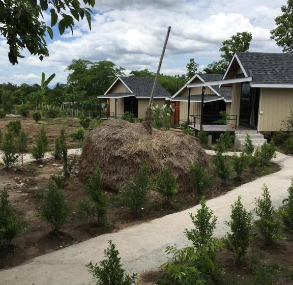 بنجلو قياسى مطلّ علي الحديقة, Nok Chan Mee Na