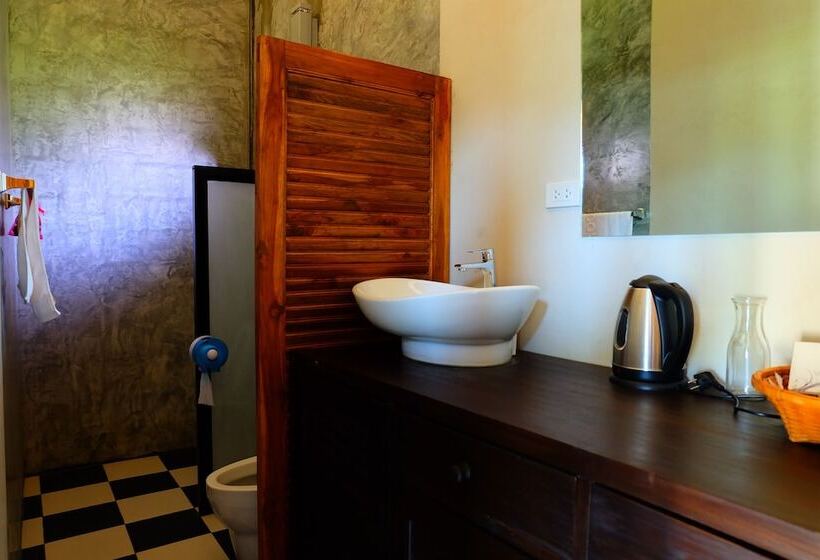 غرفة ديلوكس, Nok Chan Mee Na