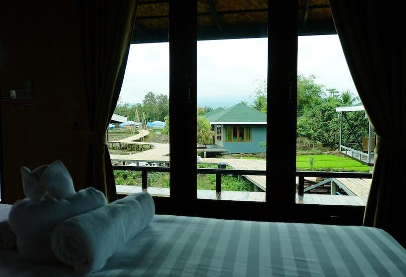 غرفة ديلوكس, Nok Chan Mee Na