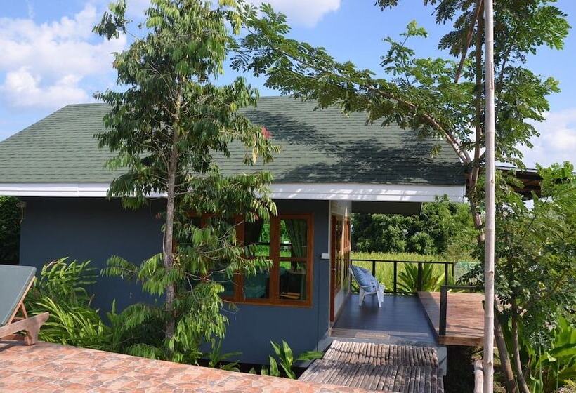 غرفة قياسية ثلاثية, Nok Chan Mee Na