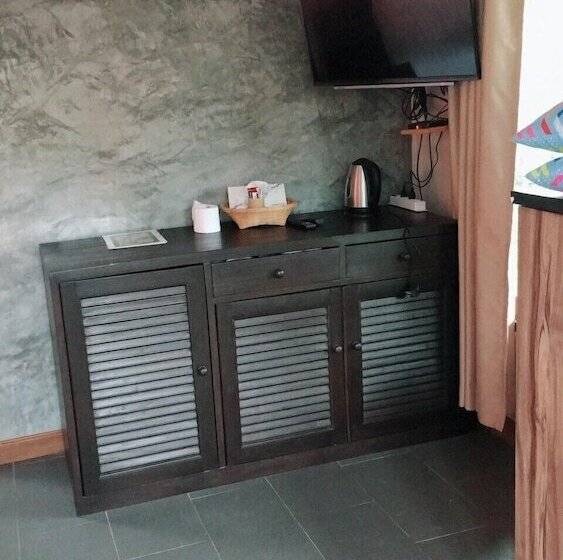 غرفة قياسية ثلاثية, Nok Chan Mee Na