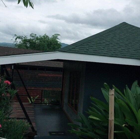 غرفة قياسية ثلاثية, Nok Chan Mee Na