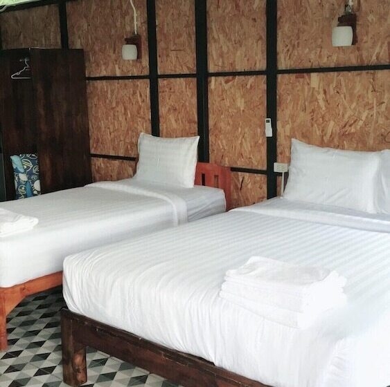 غرفة قياسية ثلاثية, Nok Chan Mee Na