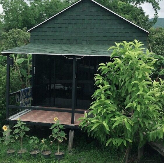 غرفة قياسية ثلاثية, Nok Chan Mee Na