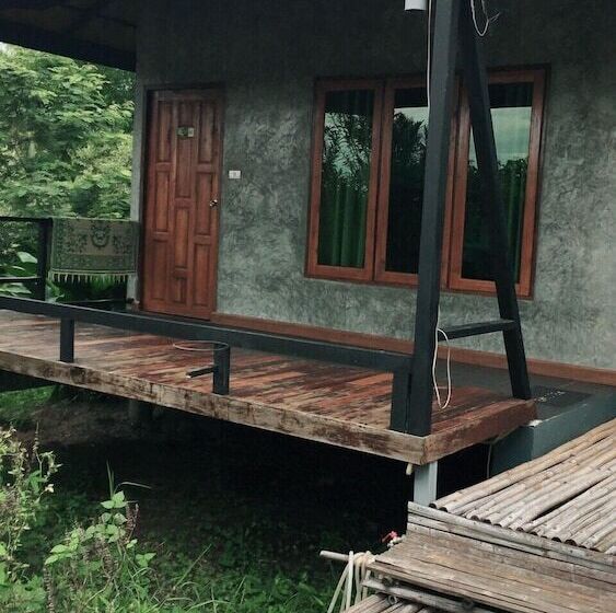 غرفة قياسية ثلاثية, Nok Chan Mee Na