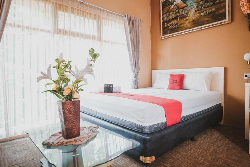 Номер Deluxe, Reddoorz Near Ambarrukmo Area