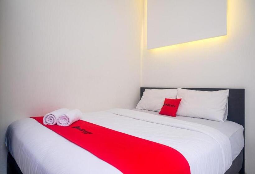 Номер Стандарт, Reddoorz Near Ambarrukmo Area