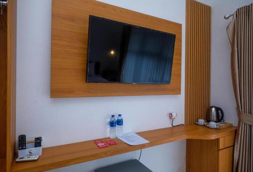 Номер Deluxe, Reddoorz Near Ambarrukmo Area