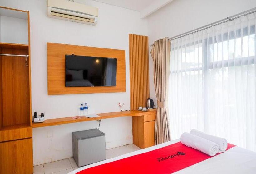 Номер Deluxe, Reddoorz Near Ambarrukmo Area