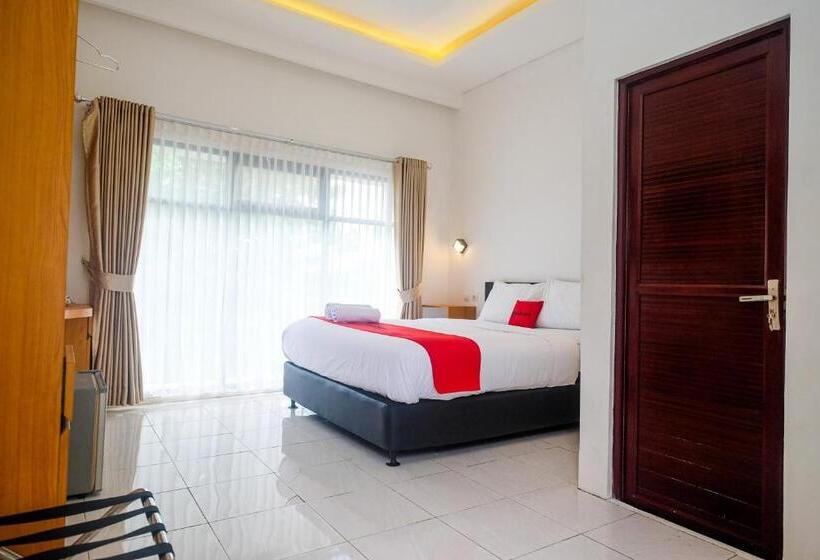 Номер Deluxe, Reddoorz Near Ambarrukmo Area