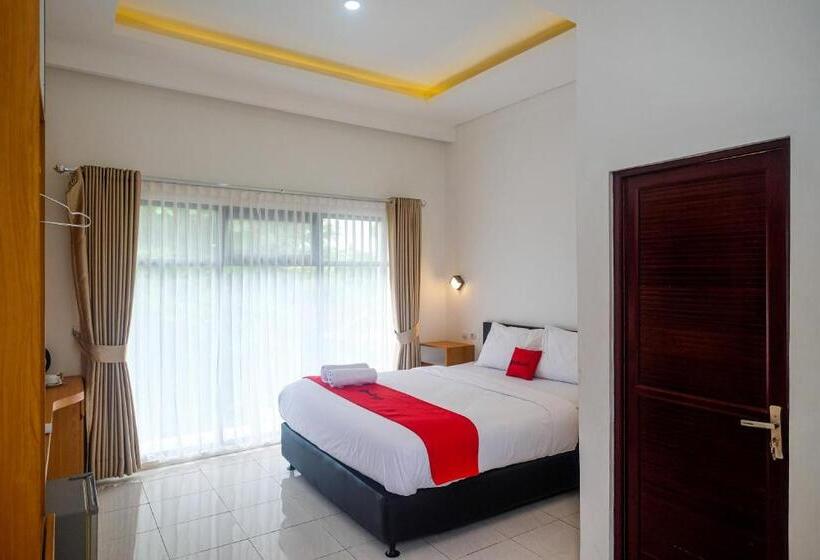 Номер Deluxe, Reddoorz Near Ambarrukmo Area