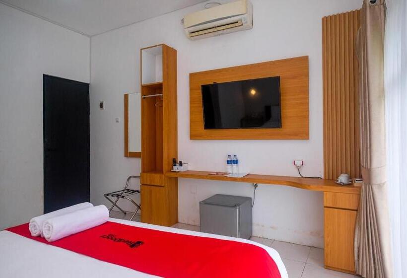 Номер Deluxe, Reddoorz Near Ambarrukmo Area