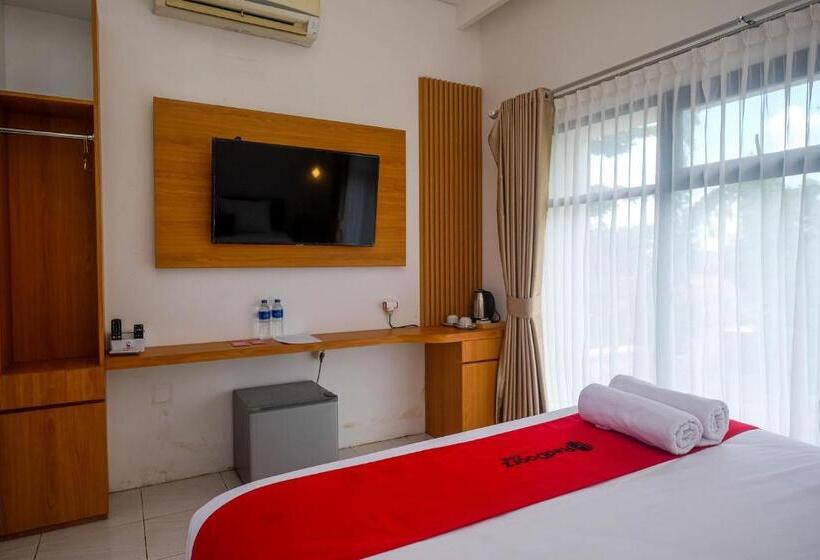 Номер Deluxe, Reddoorz Near Ambarrukmo Area