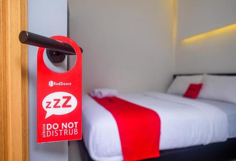 Номер Стандарт, Reddoorz Near Ambarrukmo Area