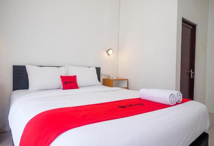 Номер Deluxe, Reddoorz Near Ambarrukmo Area