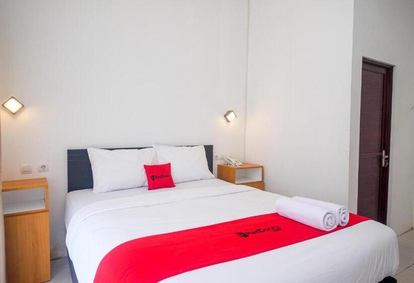 Номер Deluxe, Reddoorz Near Ambarrukmo Area