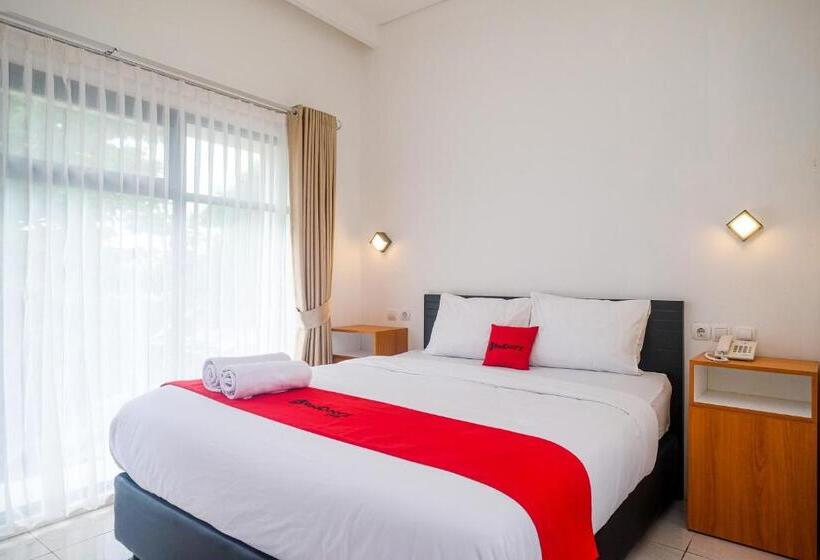 Номер Deluxe, Reddoorz Near Ambarrukmo Area