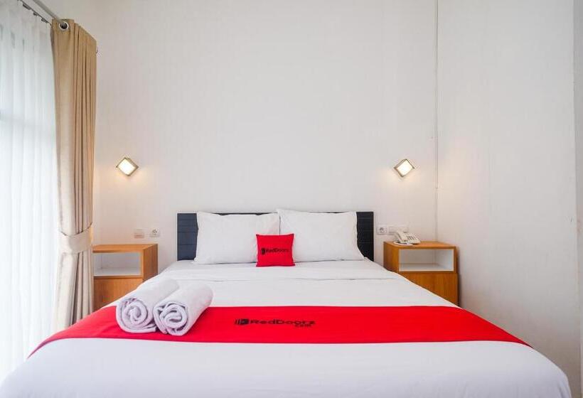 Номер Deluxe, Reddoorz Near Ambarrukmo Area