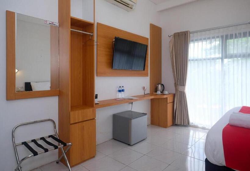 Номер Deluxe, Reddoorz Near Ambarrukmo Area