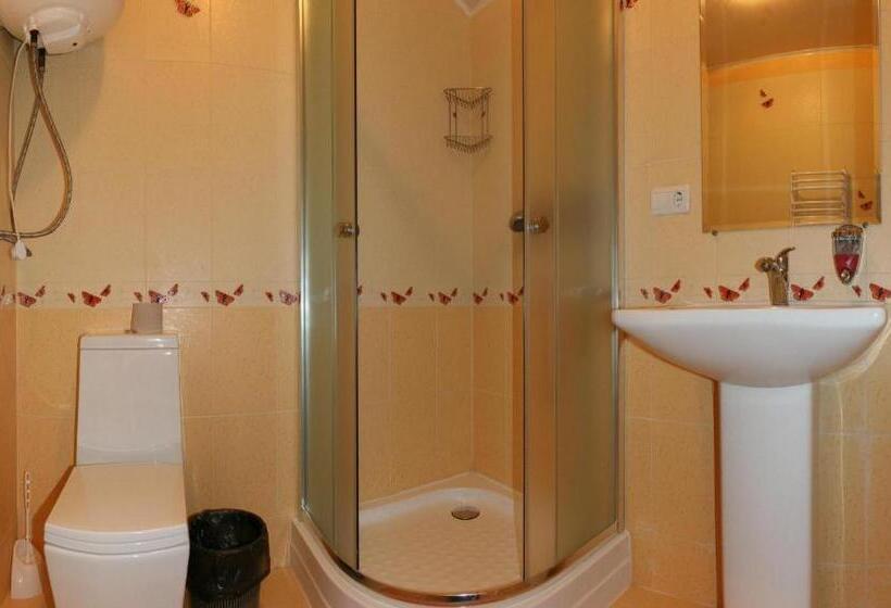 اتاق استاندارد سه نفره, артгір гостинний двір