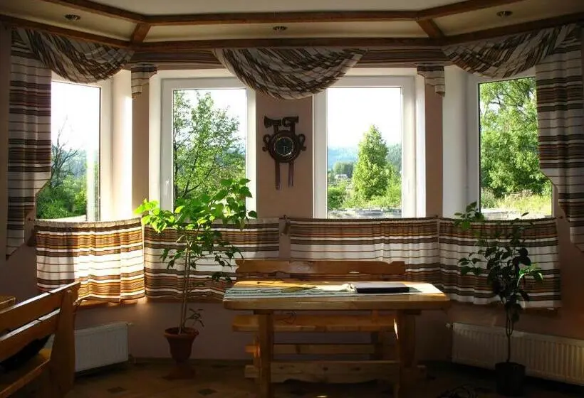کابین, артгір гостинний двір