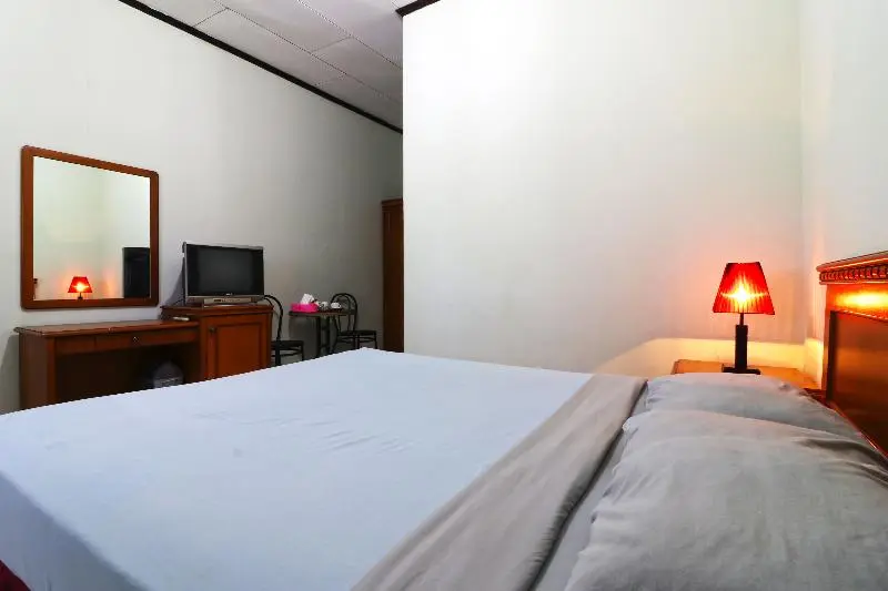 Deluxe Room, Citere Ii