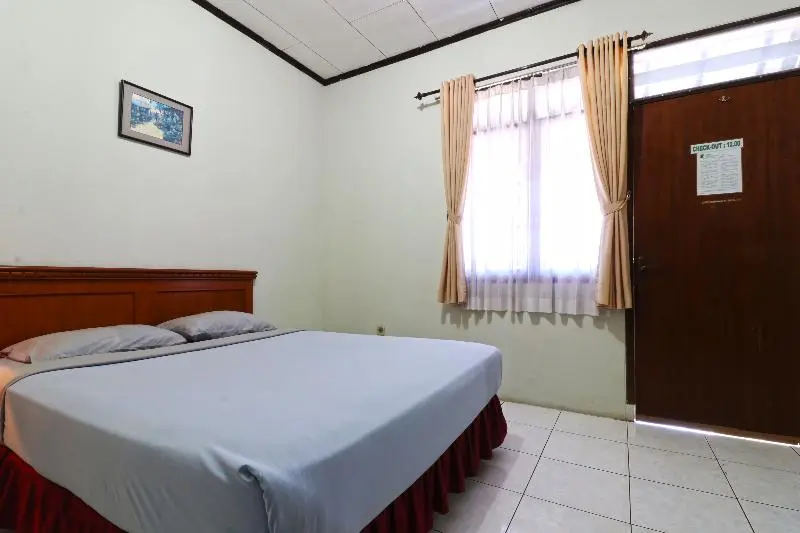 Deluxe Room, Citere Ii